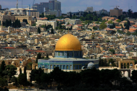 The magnificent golden dome mosque of Jerusalem, Palestine, is a symbol of the greatness of Islam.